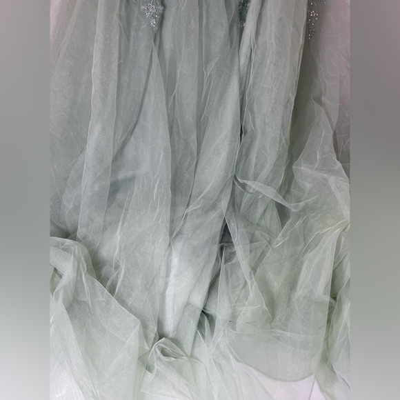 Say Yes Juniors' Embroidered Applique Side-Slit Ball Gown - Picture 5 of 7